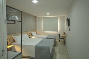 Chambre Triple Standard | Espace de travail pour ordinateur portable, Wi-Fi gratuit, draps fournis