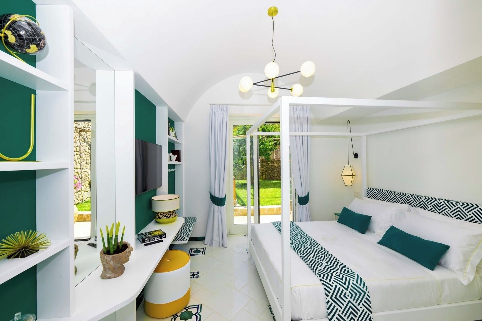 5 bedrooms, iron/ironing board, travel cot, WiFi