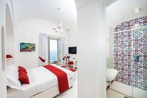 5 bedrooms, iron/ironing board, WiFi, bed sheets