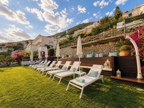 Property grounds - Villa Dani - Sea-facing villa with two pools (Praiano)