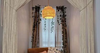 Southern Charm Cottage - Peaceful 4 BR By The Creekside!