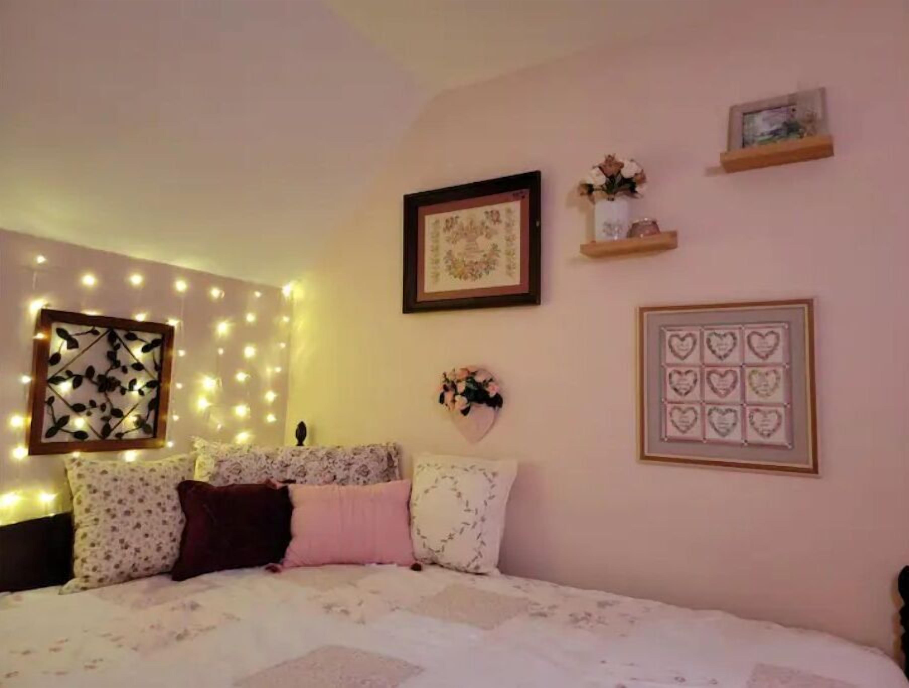 4 bedrooms, desk, free WiFi, bed sheets