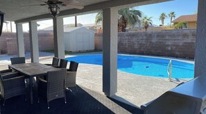 Outdoor pool - "Serene Desert Oasis” (Lake Havasu City)