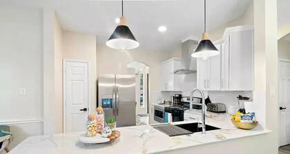 Modern Spacious 5BD Home W Hot Tub Katy TX