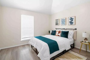 5 bedrooms, iron/ironing board, WiFi, bed sheets