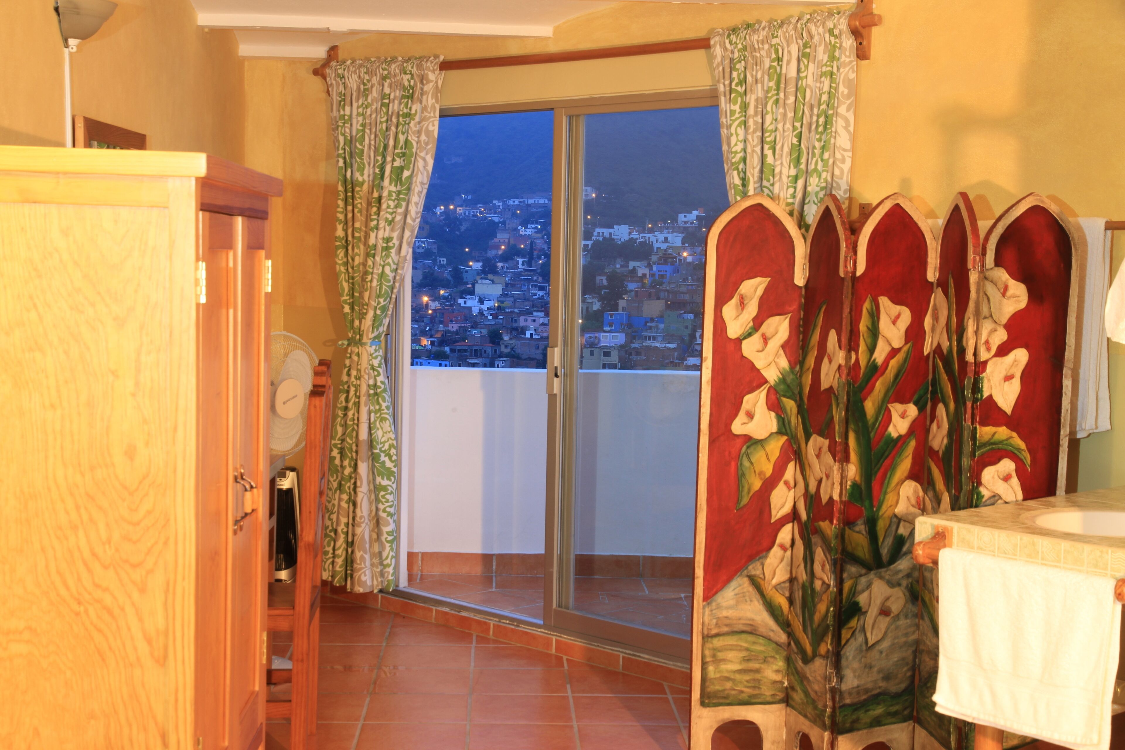 Panoramic Room | Blackout curtains, free WiFi, bed sheets