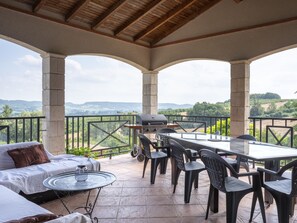 Outdoor dining - Maison Avec vue Panoramique sur la Vallée du lot , Piscine et spa (Trentels)