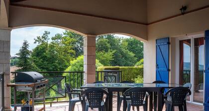 Maison Avec vue Panoramique sur la Vallée du lot , Piscine et spa