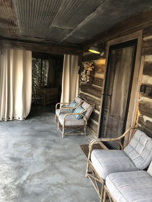 Terrace/patio - Sunset Log Cabin (Clarksdale)