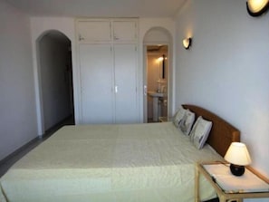 1 chambre, literie fournie