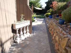 Property grounds - Luxury Quiet Apt. Jacuzzi Tub (Dublin)