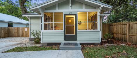 المنشأة من الخارج