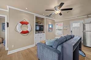 Smart TV, reproductor de DVD, libros y biblioteca musical 