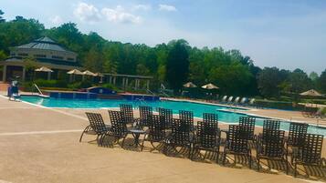 Piscine couverte, piscine extérieure