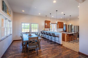 Dining - NEW 7500 sf, 5BR/7BA/Basement within walking distance to the Clark Fork river. (Thompson Falls)