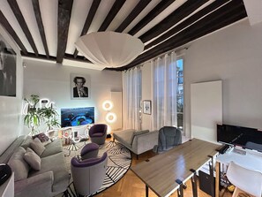 Smart TV, books, music library, stereo