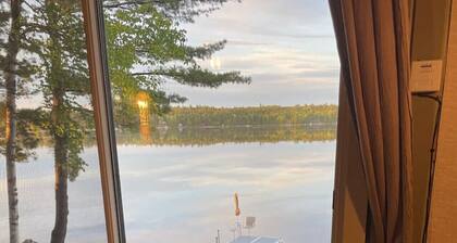 Beautiful lakefront cottage, Ambajejus Lake