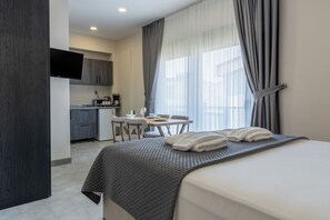 Ropa de cama de alta calidad y escritorio