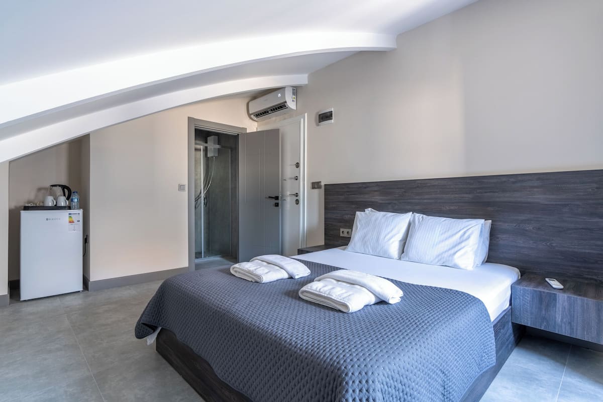 Ropa de cama de alta calidad y escritorio