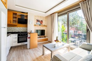 Ylelliset vuodevaatteet, työpöytä