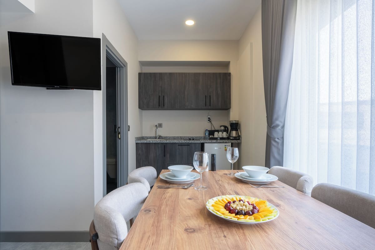 Deluxe studio, 1 queensize bed, kitchenette | 1 slaapkamer, luxe beddengoed, individueel gedecoreerd