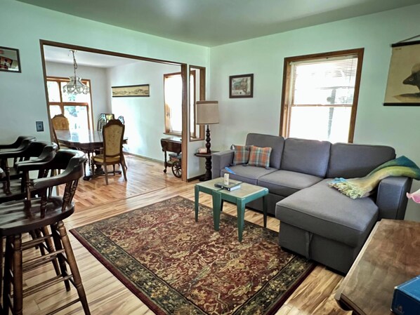 Smart TV, DVD player, books, stereo