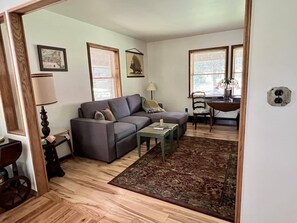 Smart TV, DVD player, books, stereo