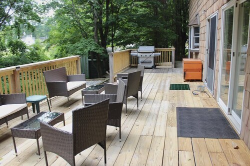 Spacious home in the Heart of 46 High Peaks on The AuSable River - 8-12 Guests