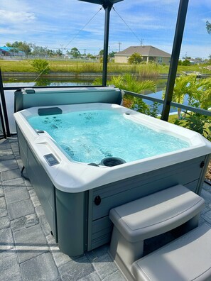 Tina de hidromasaje al aire libre