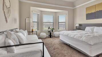 4 bedrooms, desk, iron/ironing board, WiFi