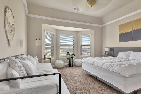 4 Schlafzimmer, Schreibtisch, Bügeleisen/Bügelbrett, WLAN