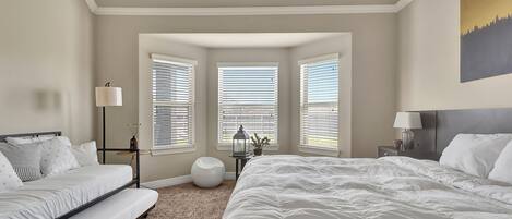 4 bedrooms, desk, iron/ironing board, WiFi