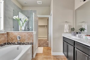 Hair dryer, towels, soap, shampoo - Feel At Home in Richmond (Richmond)