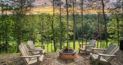 New! Golf View located in Valhalla Resort! Minutes to Oktoberfest!