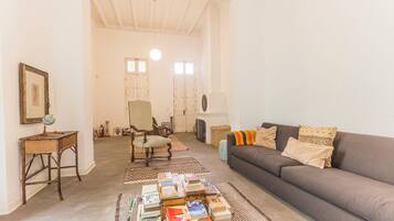 Villa, 2 Bedrooms | Living area