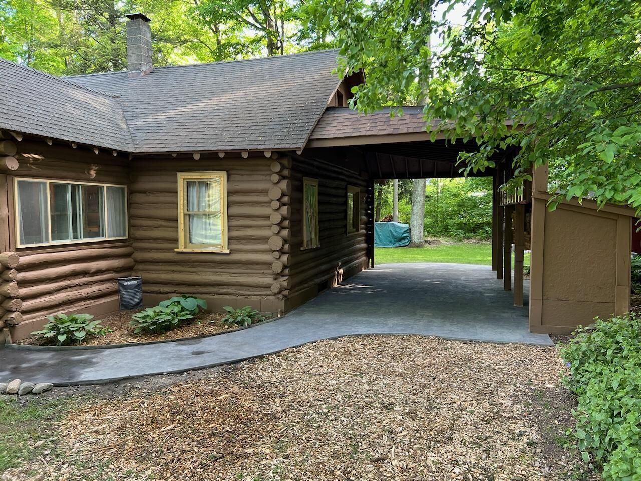 Cabin outdoor space