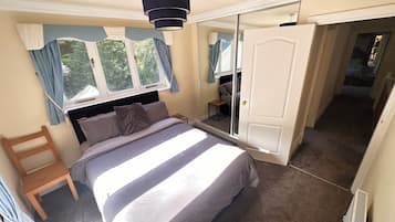 Cortinas blackout, tabla de planchar con plancha y wifi gratis