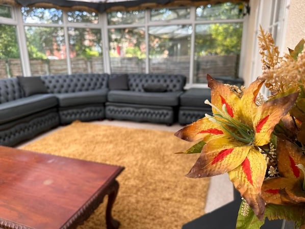 32-inch LCD TV with satellite channels, printers - Reemdale (Preston)