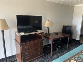Standard Room, 1 King Bed, Smoking | 1 bedroom, blackout drapes, iron/ironing board, free WiFi
