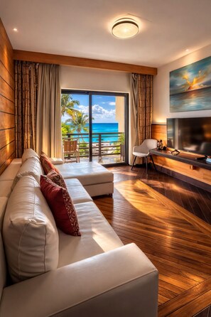 Penthouse presidencial | Caja de seguridad en la habitación y tabla de planchar con plancha 