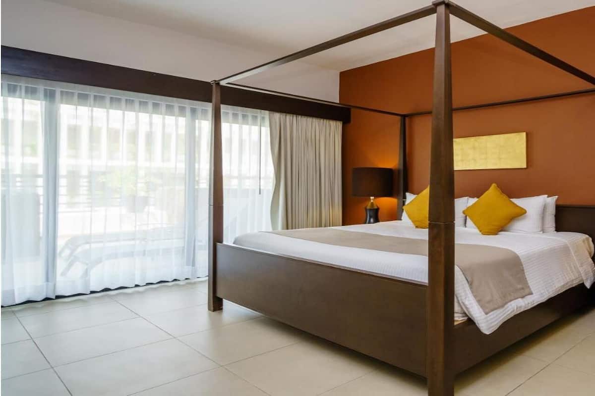 2 bedrooms, in-room safe, iron/ironing board, free WiFi