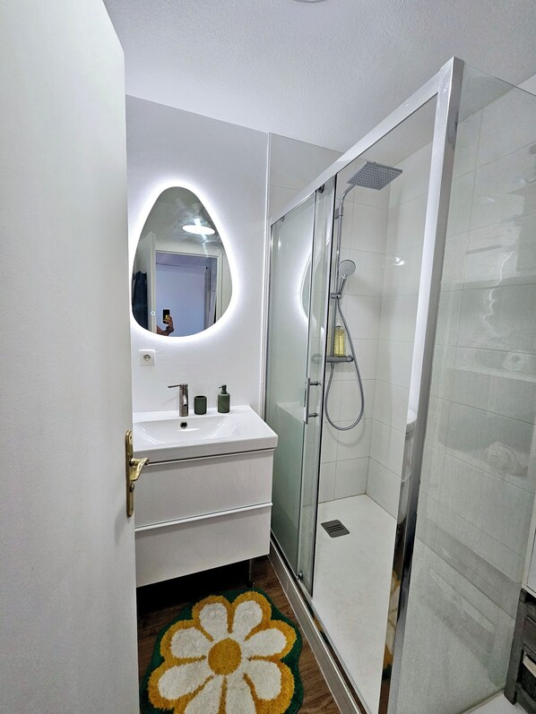 Shower, hair dryer, towels, soap