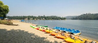 Relax & Refresh near Yosemite! NEWLY LISTED Stunning Pine Mountain Lake Chalet