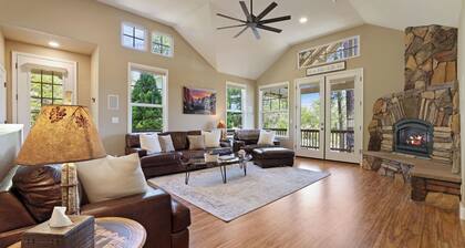Relax & Refresh near Yosemite! NEWLY LISTED Stunning Pine Mountain Lake Chalet