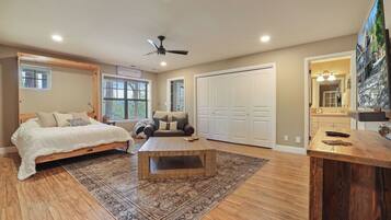 3 bedrooms, iron/ironing board, travel crib, free WiFi