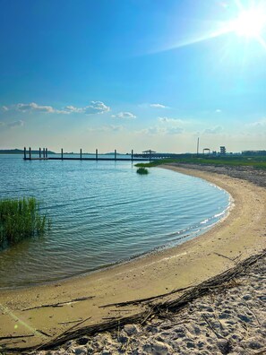 Beach - Charming Cottage with Outdoor Entertainment Center (Beaufort)