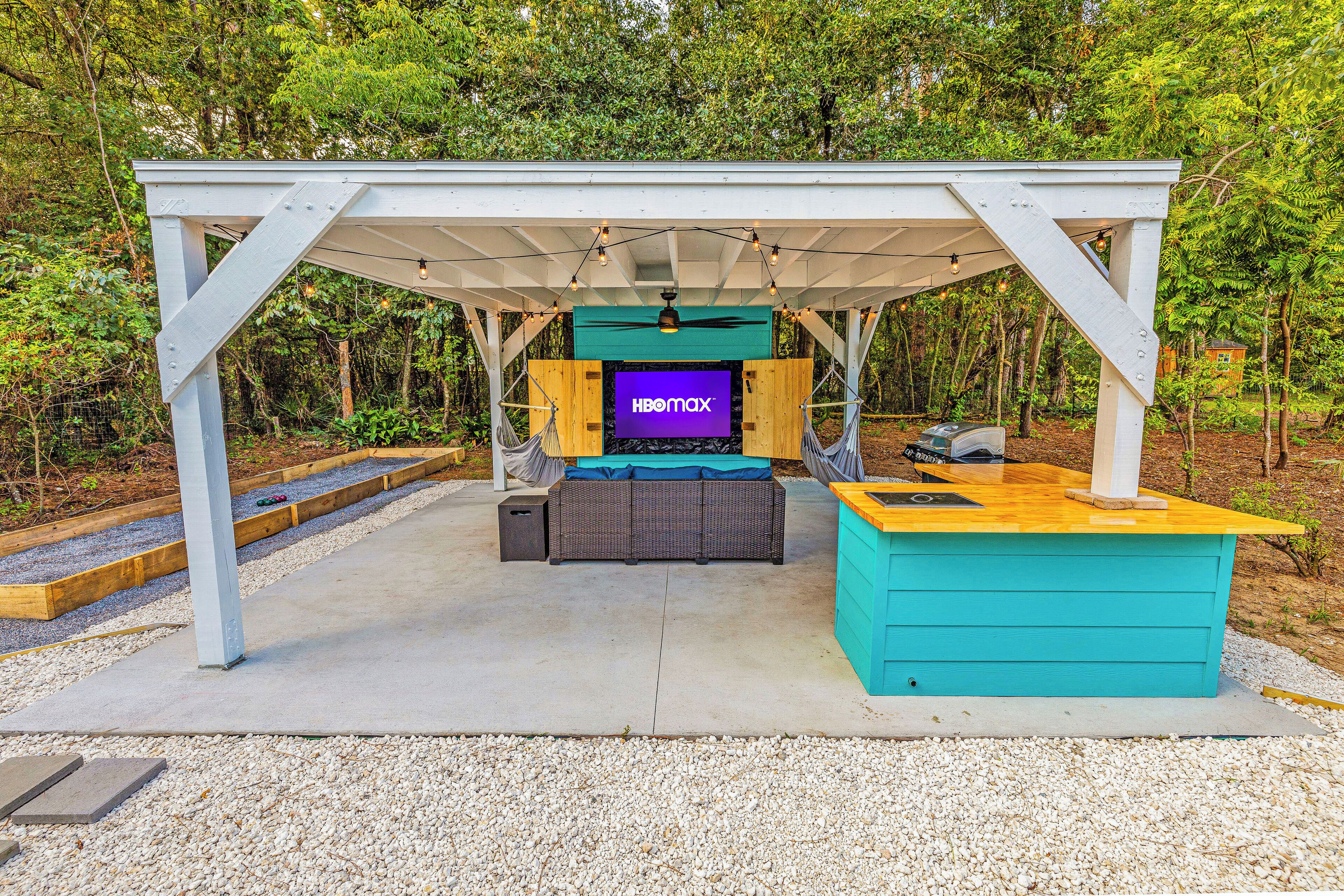 Charming Cottage with Outdoor Entertainment Center