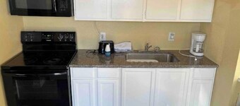 Lovely 1 bed unit in center of Sealy, walk to shop