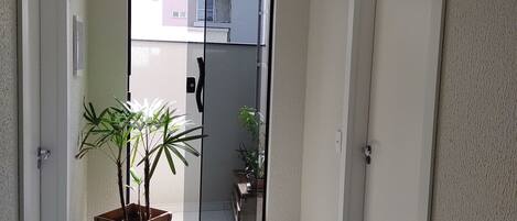 Ropa de cama hipoalergénica y escritorio