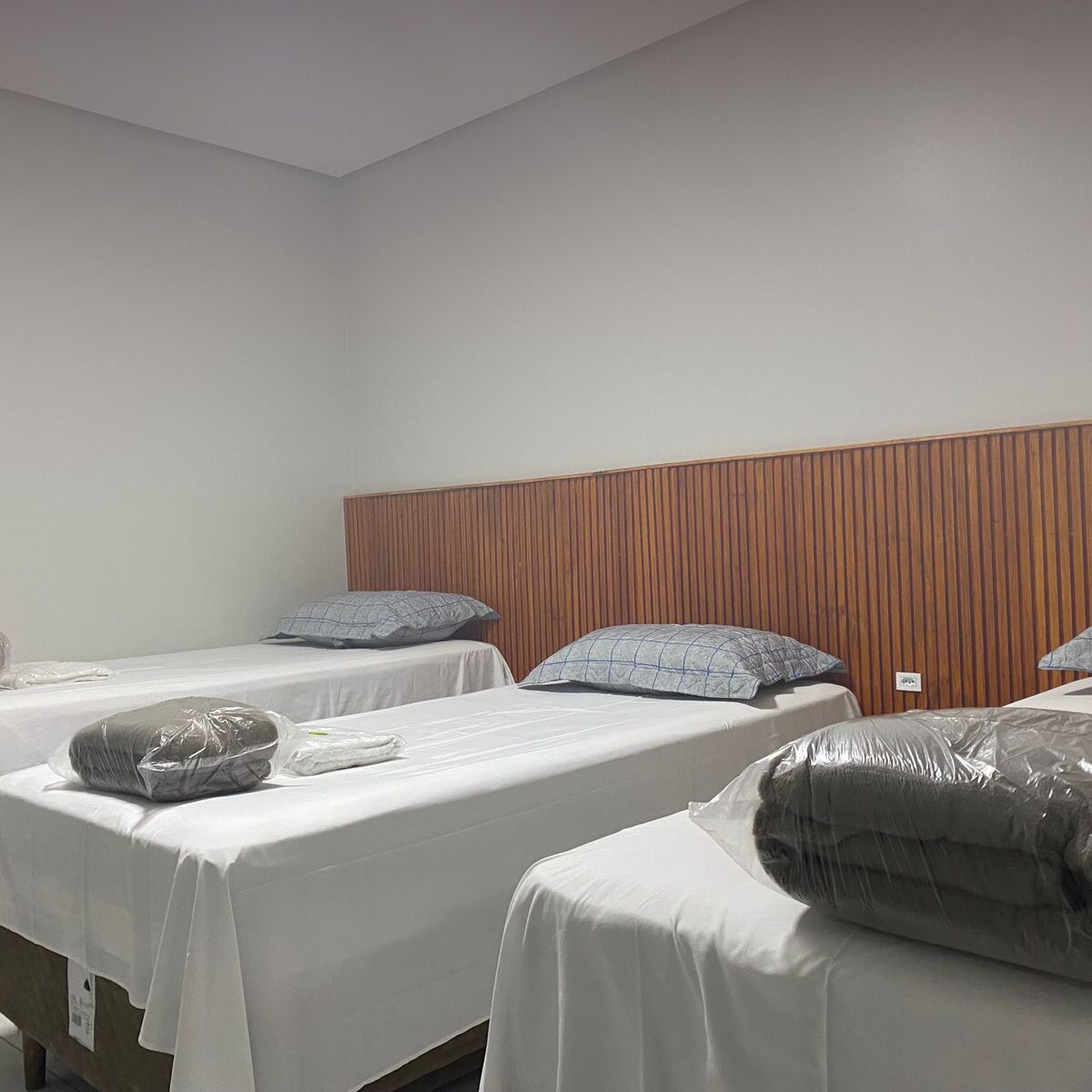 Tremannsrom – comfort, ikke-røyk, aircondition | Allergitestet sengetøy, skrivebord og skrivebord for bærbar PC